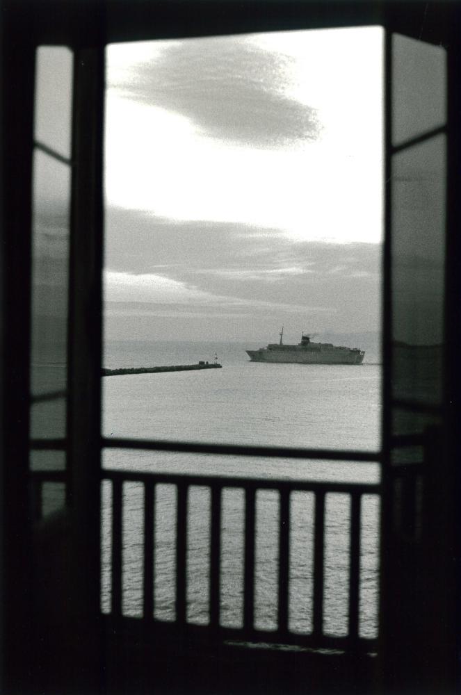 -Bernard-Plossu-Le-bateau-a-Marseille-1975---Tirage-argentique-24-x-30-cm-2
